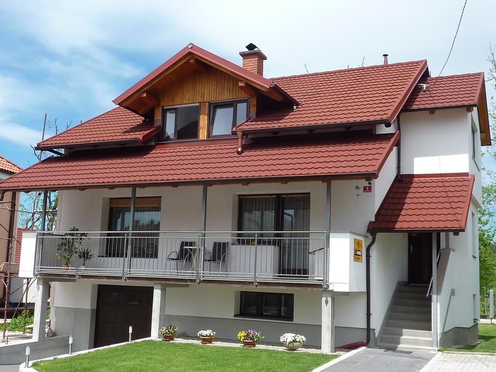 Rooms&Apartment Mira G. Postojna Exterior foto