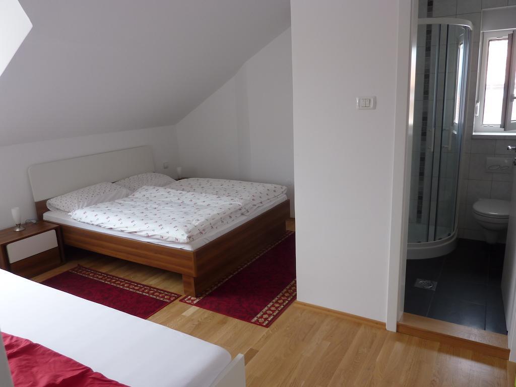 Rooms&Apartment Mira G. Postojna Quarto foto