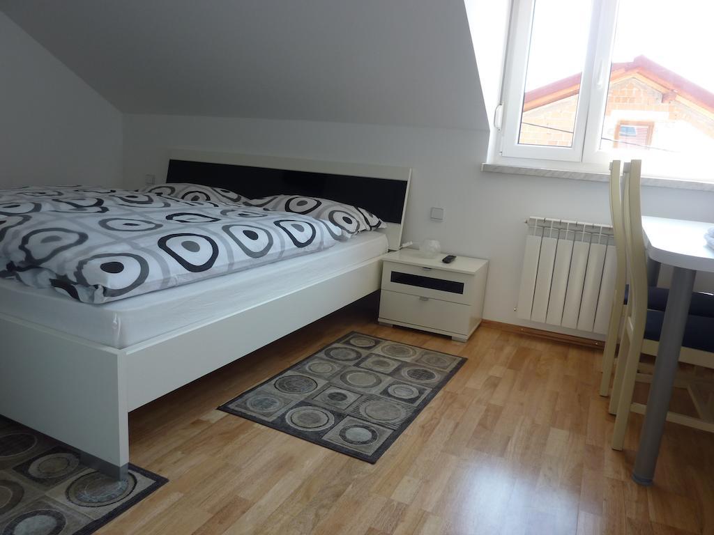 Rooms&Apartment Mira G. Postojna Quarto foto