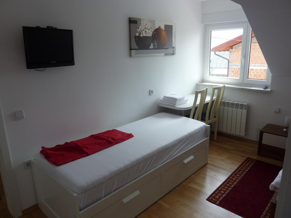 Rooms&Apartment Mira G. Postojna Exterior foto